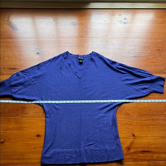 SML Design Purple V-Neck Sweater - Picture 3 of 6